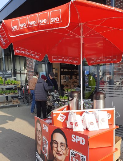 Wahlstand für Simona und die SPD, bei uns im Doppeldorf