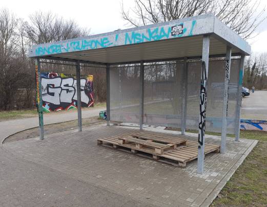 Stabiler Unterstand für unsere Jugend am S-Bahnhof